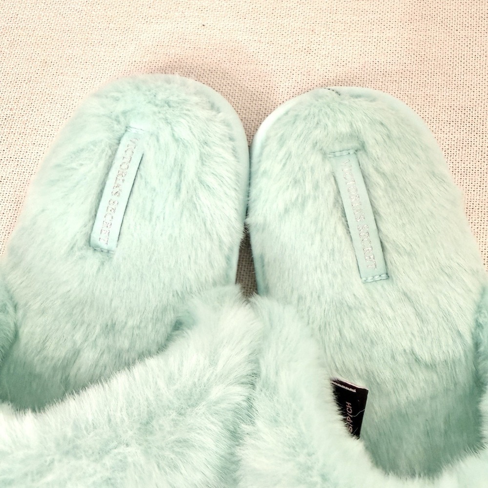 Victoria's Secret Closed-Toe Faux Fur Slippers Mint Green Size Small 5/6 - Picture 3 of 7